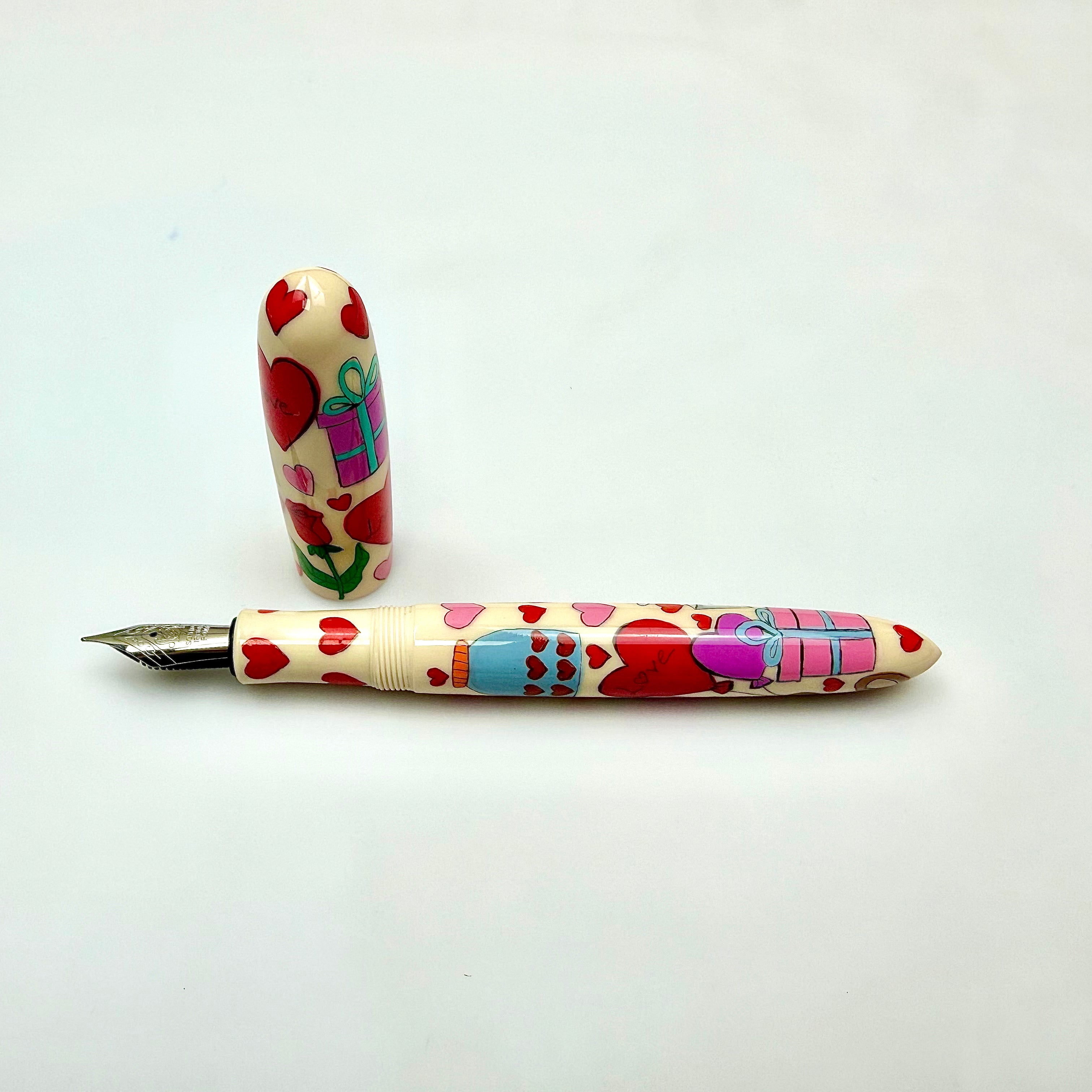 ZekPens LOVE. HANDMADE AND HANDPAiNTED FOUNTAIN PEN