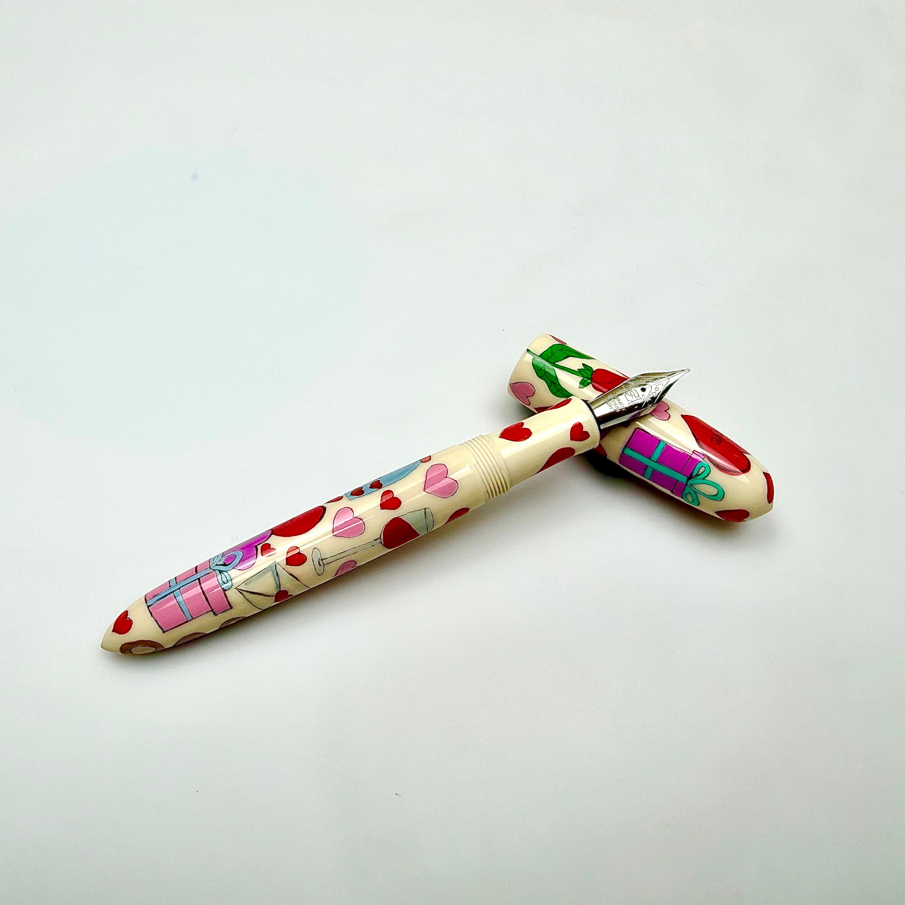 ZekPens LOVE. HANDMADE AND HANDPAiNTED FOUNTAIN PEN