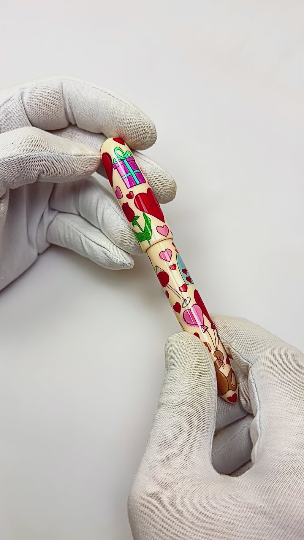 ZekPens LOVE. HANDMADE AND HANDPAiNTED FOUNTAIN PEN