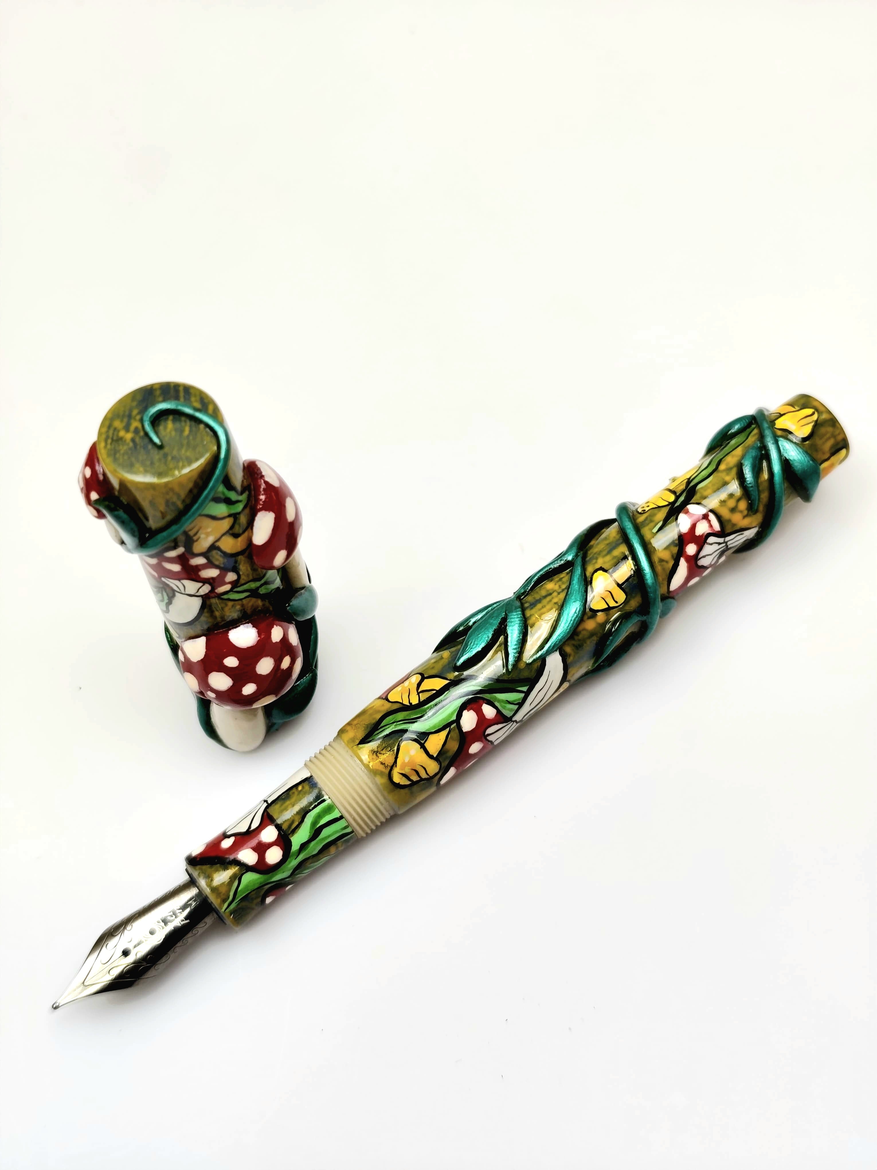ZekPens uniQ HANDMADE AND HANDPAiNTED FOUNTAIN PEN